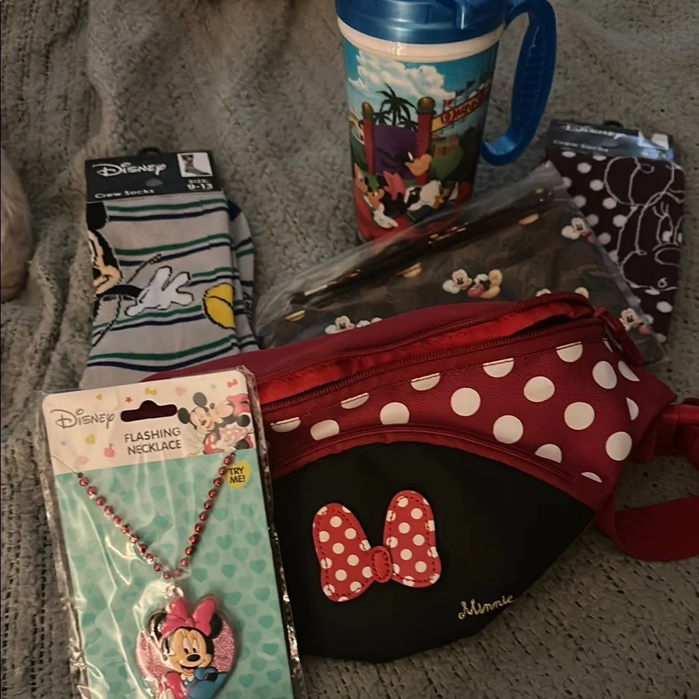 Disney Minnie Mouse Polka Dot Kids Accessory 6 pc Set w/surprise bag charm